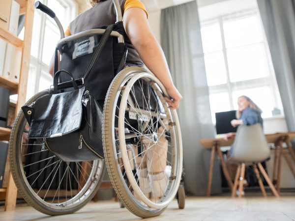 Está Pensando em Comprar Sua Primeira Cadeira de Rodas? Confira Essas Dicas!